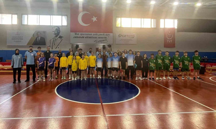 Kritik Açıklama: Eskişehir'de 24 erkek, 12 kadın sporcunun yarıştığı yıldızlar müsabakaları sona erdi. ve Mera