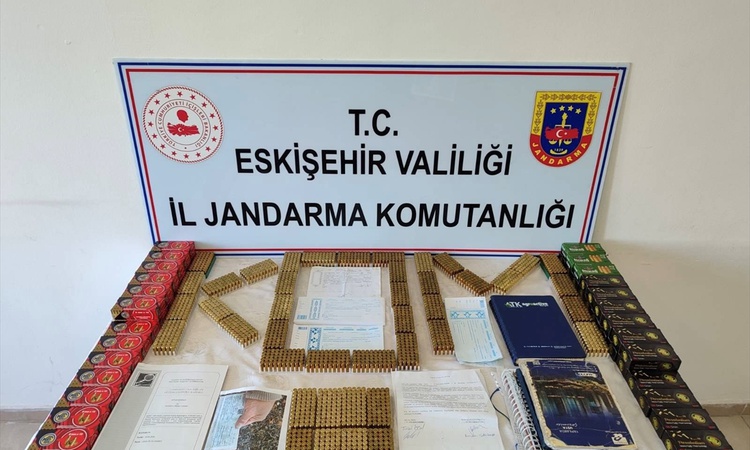 Kritik Açıklama: Eskişehir'de 3 ilçede düzenlenen tefecilik operasyonunda 4 kişi yakalanarak gözaltına sevk ed