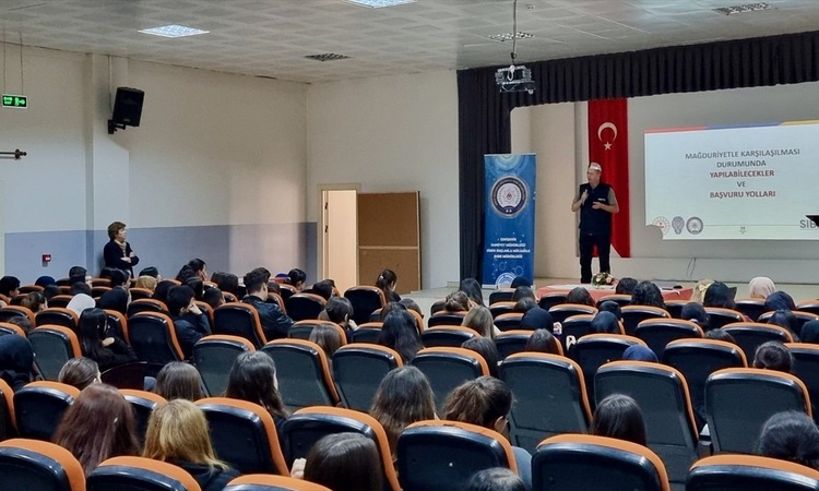 Kritik Açıklama: Eskişehir'de Emniyet, iki lisede 340 öğrenci ve 15 öğretmene siber suç eğitimi verdi | İşte T