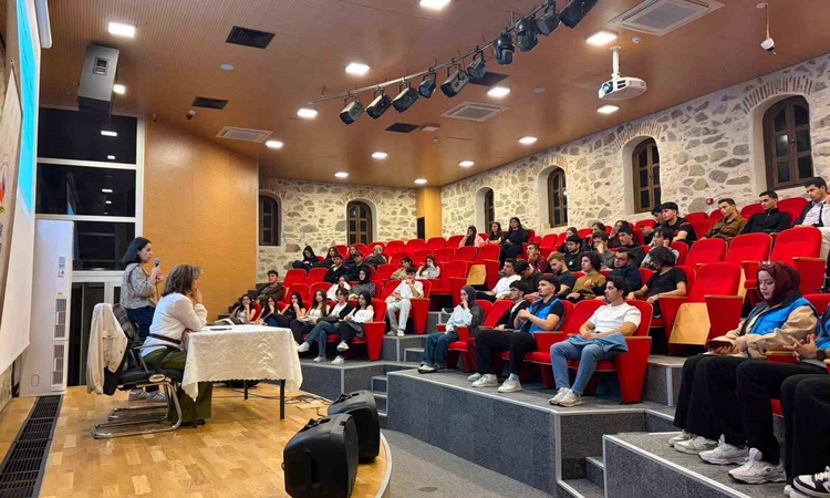 Kritik Açıklama: Eskişehir'de GSB yurdunda kalan öğrencilere Kur'an-ı Kerim kursu düzenleniyor.: Gelişmeler Ta