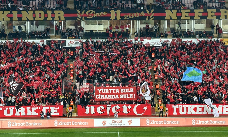 Kritik Açıklama: Eskişehirspor taraftarları Iğdır FK maçı öncesi Cumhuriyet Bayramı'nı kutladı | İşte Tüm Ayrı