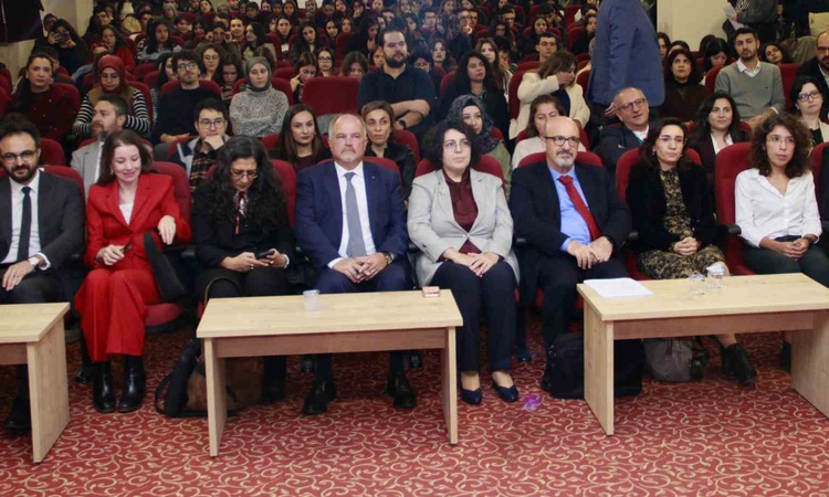 Kritik Açıklama: ESOGÜ Hukuk Fakültesi 2026-2027 akademik yılını açtı, törene Rektör Gümüşsoy katıldı - Son Da