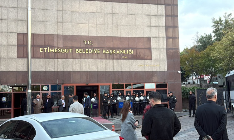 Kritik Açıklama: Etimesgut Belediyesi soruşturmasında başkan yardımcıları dahil 25 kişi yakalanarak gözaltına