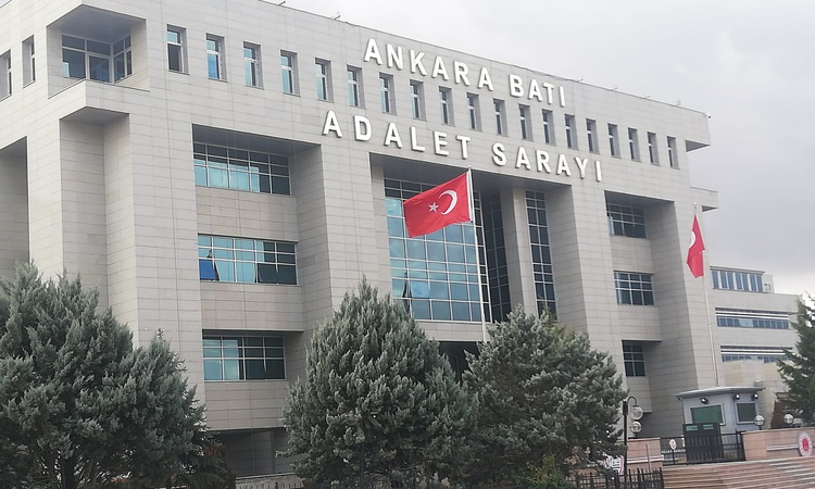 Kritik Açıklama: Etimesgut'ta drift atarak trafiği tehlikeye sokan 16 şüpheli yakalanarak gözaltına sevk edild