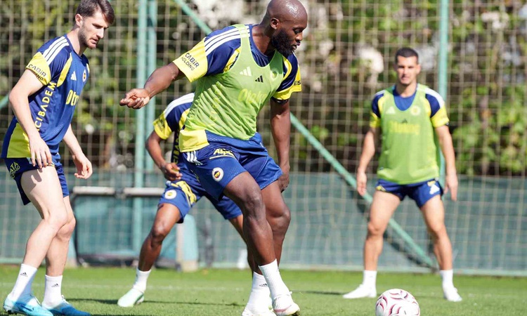 Kritik Açıklama: Fenerbahçe, Galatasaray deplasmanı öncesi Can Bartu Tesisleri'nde çalıştı ve Merak Edilenler