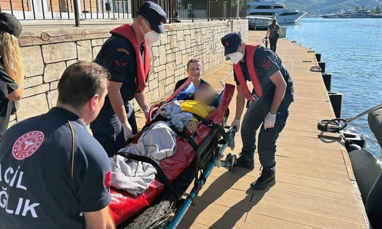 Kritik Açıklama: Fethiye açıklarında rahatsızlanan 2 vatandaş Sahil Güvenlik tarafından tahliye edildi ve Mera