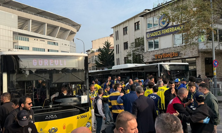 Kritik Açıklama: Galatasaray deplasmanına gidecek Fenerbahçeli taraftarlar Kadıköy'de toplandı: Gelişmeler Tak