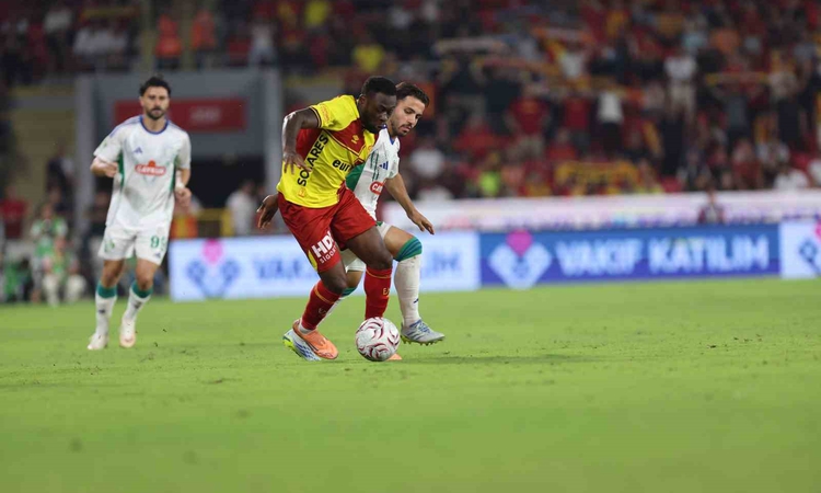 Kritik Açıklama: Göztepe, Süper Lig'de Çaykur Rizespor karşısında ilk yarıyı 1-0 önde kapattı ve Merak Edilenl