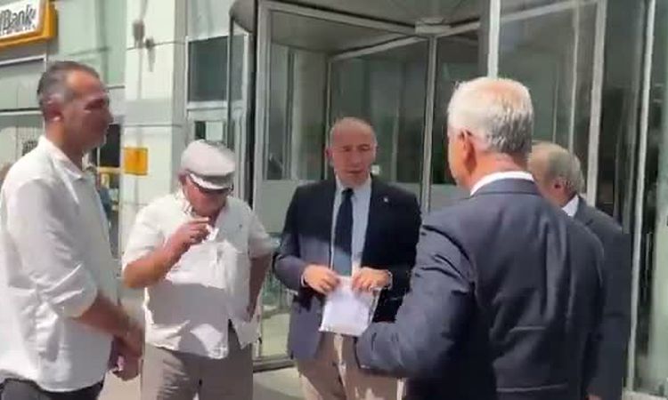 Kritik Açıklama: Gürsel Tekin'den icra dairesine ziyaret: CHP, bugün de borç içindeki milyonlarca insan için u
