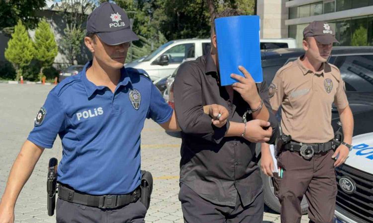 Kritik Açıklama: Hastanede dehşet: Hasta yakınının su ısıtıcısıyla saldırdığı röntgen teknisyeninin omzu kırıl