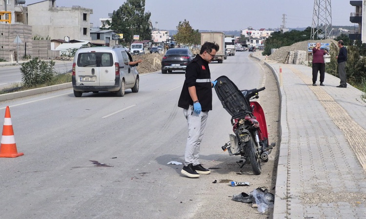 Kritik Açıklama: Hatay Samandağ'da TIR ile çarpışan motosikletin sürücüsü öldü, 2 kişi yaralandı: Gelişmeler T