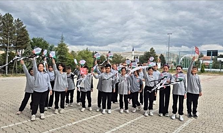 Kritik Açıklama: Hisarcık Anadolu İmam Hatip Lisesi 5. sınıf öğrencileri Gazze için uçurtma uçurdu | İşte Tüm