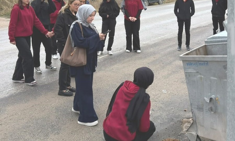 Kritik Açıklama: Hisarcık’ta öğrencilerden sokak hayvanlarına anlamlı destek