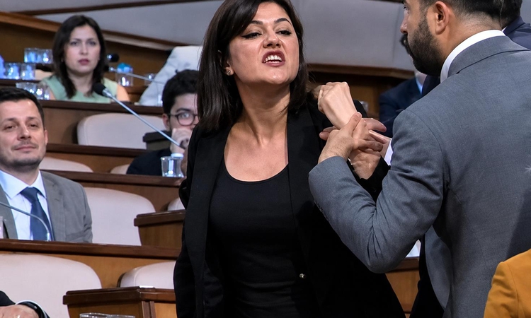 Kritik Açıklama: İBB meclisinde CHP'li üyeye söylenen söz ortalığı karıştırdı: Kocan nerede?