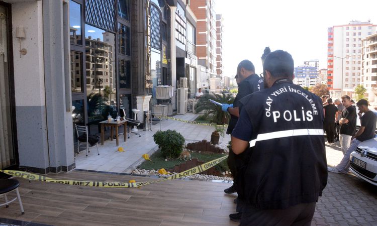 Kritik Açıklama: İç çamaşırından çıkardığı tabancayla 2 kadını ayaklarından vurdu - Son Dakika Bilgileri