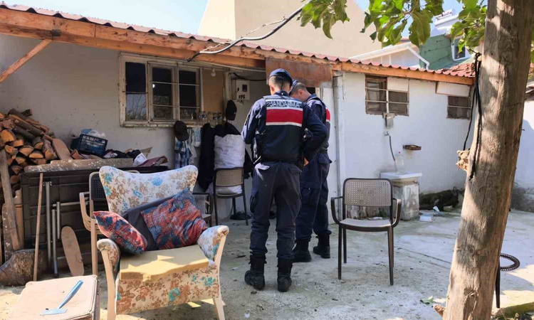 Kritik Açıklama: İnegöl'de 78 yaşındaki adam evinde hareketsiz bulundu, saatler önce öldüğü belirlendi