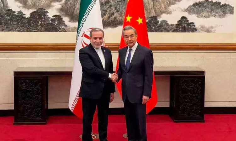 Kritik Açıklama: İran Dışişleri Bakanı Arakçi, Çinli mevkidaşı Wang Yi ile görüştü ve Merak Edilenler