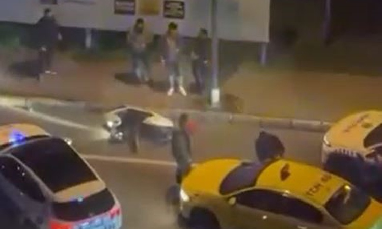 Kritik Açıklama: İstanbul Esenyurt'ta kaçan motosikletliyi polis havaya ateş açarak yakaladı ve Merak Edilenle