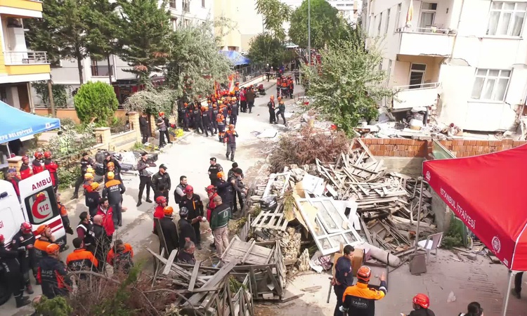 Kritik Açıklama: İstanbul Maltepe'de çöken binada ölü sayısı 2'ye çıktı, 3 kişi için kurtarma sürüyor: Gelişme