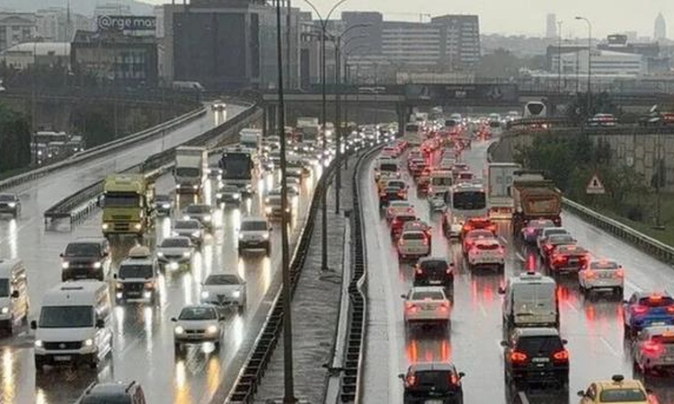 Kritik Açıklama: İstanbul'da trafik var mı? SON DAKİKA! 28 Eylül Pazartesi hangi ilçelerde trafik var, hangi y