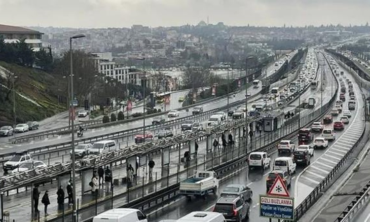 Kritik Açıklama: İstanbul'da trafik var mı? SON DAKİKA! 29 Eylül Salı hangi ilçelerde trafik var, hangi yollar
