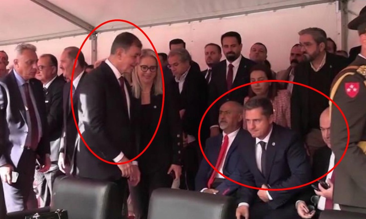 Kritik Açıklama: İzmir'de 29 Ekim Cumhuriyet Bayramı kutlandı - Son Dakika Bilgileri