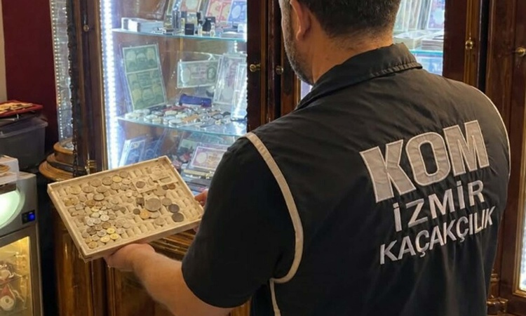Kritik Açıklama: İzmir Konak'ta iş yerine düzenlenen operasyonda 672 sikke ele geçirildi ve Merak Edilenler