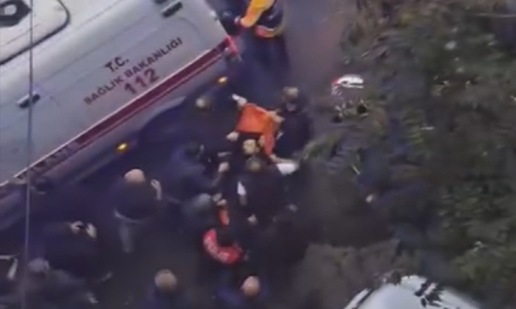 Kritik Açıklama: Kağıthane'de motosikletli 2 kişinin silahlı saldırısında 28 yaşındaki adam öldü.