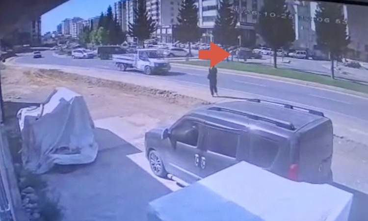 Kritik Açıklama: Kahramanmaraş Onikişubat'ta otomobil ile motosiklet çarpıştı, sürücü yaralandı: Gelişmeler Ta