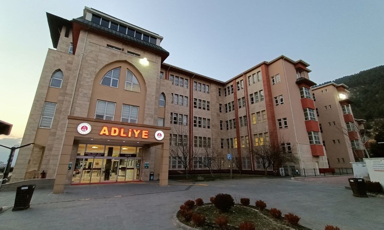 Kritik Açıklama: Kahramanmaraş'ta eşini öldüren sanık 18 yıl 4 ay hapis cezasına çarptırıldı - Son Dakika Bilg
