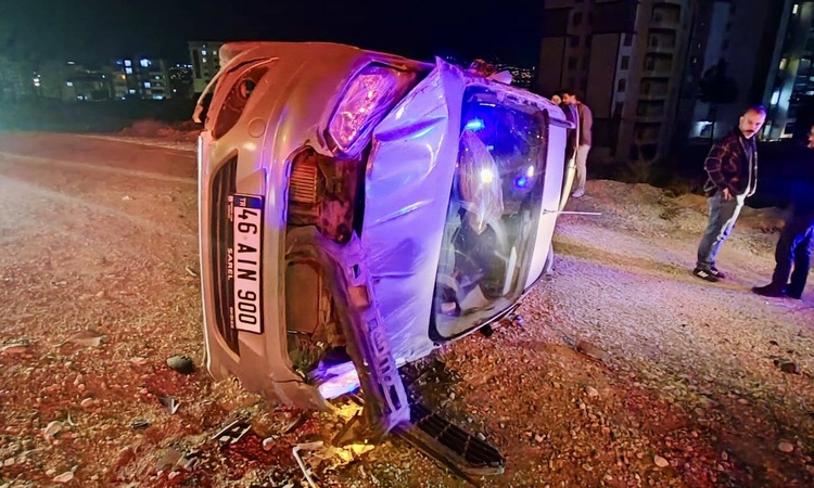 Kritik Açıklama: Kahramanmaraş'ta Yamaçtepe'de trafik kazası meydana geldi, 2 kişi yaralandı ve Merak Edilenle