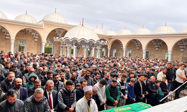 Kritik Açıklama: Kalbine yenilen 15 yaşındaki çocuk son yolculuğuna uğurlandı: Gelişmeler Takip Ediliyor