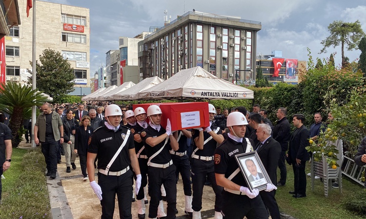 Kritik Açıklama: Kalp krizi kurbanı Muratpaşa Kaymakamı Kara için Antalya Valiliğinde tören düzenlendi | İşte