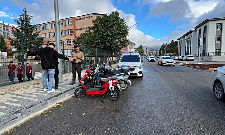 Kritik Açıklama: Karabük'te okul çevresi polis denetimleri Turgutlu saldırısı sonrası artırıldı - Son Dakika B