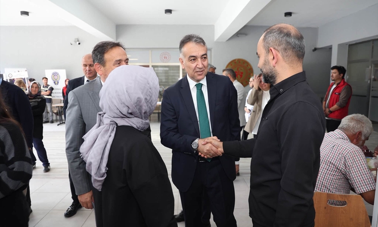 Kritik Açıklama: Karabük Valisi Çağatay, öğrenci yurtlarında yerleştirmenin tamamlandığını tüm detaylarıyla pa