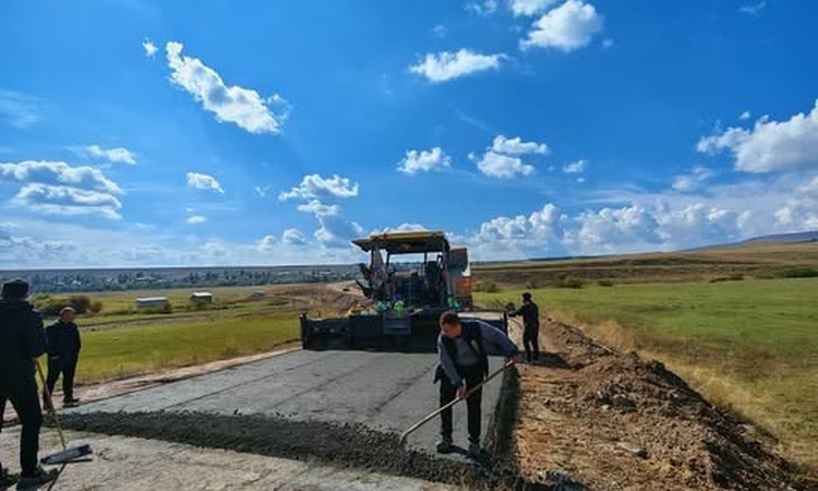 Kritik Açıklama: Kars Susuz'da Kırçiçeği köyüne 1,5 km SSB beton yol yapılıyor - Son Dakika Bilgileri