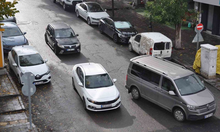 Kritik Açıklama: Kars'ta trafiğe kayıtlı araç sayısı Eylül itibarıyla 56 bin 929'a ulaştı ve Merak Edilenler
