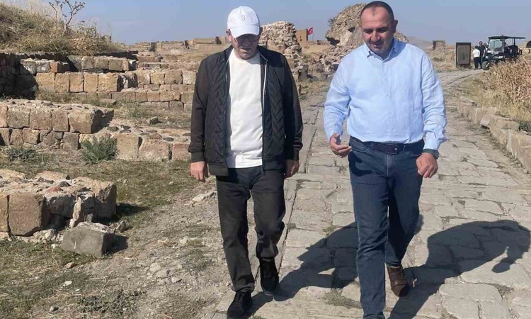 Kritik Açıklama: Kars Valisi Ziya Polat, Ani Örenyeri'nde kazı ve restorasyon çalışmalarını inceledi - Son Dak
