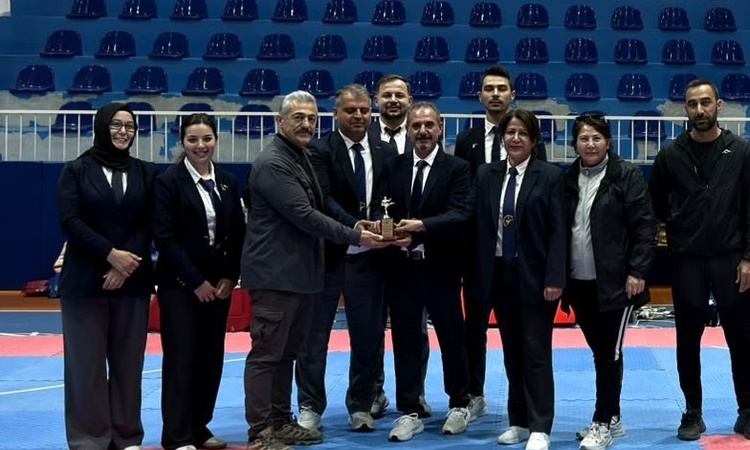 Kritik Açıklama: Kayseri'de 29 Ekim Gençler Taekwondo İl Birinciliği 100'e yakın sporcuyla tamamlandı | İşte T