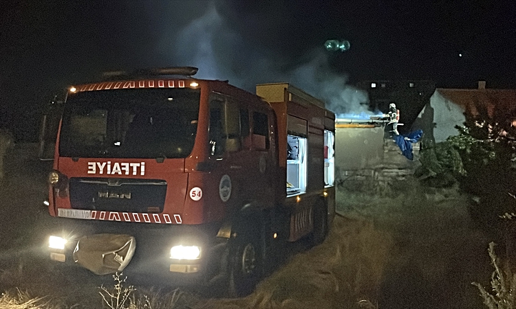 Kritik Açıklama: Kayseri'de çıkan yangında müstakil ev kullanılamaz hale geldi