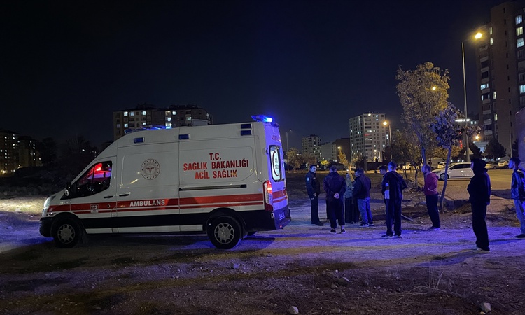 Kritik Açıklama: Kayseri'de iki grup arasındaki bıçaklı kavgada 15 yaşındaki çocuk ağır yaralandı ve Merak Edi