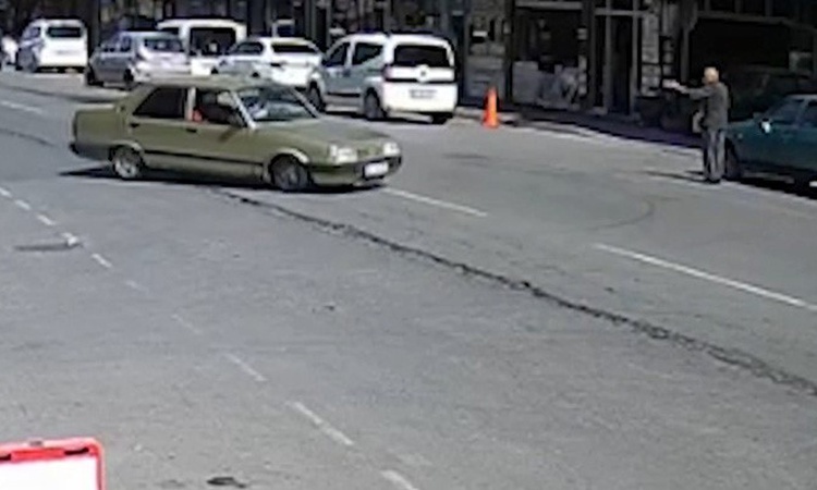 Kritik Açıklama: Kayseri Kocasinan'da drift yapan sürücüye 140 bin TL ceza uygulandı: Gelişmeler Takip Ediliyo