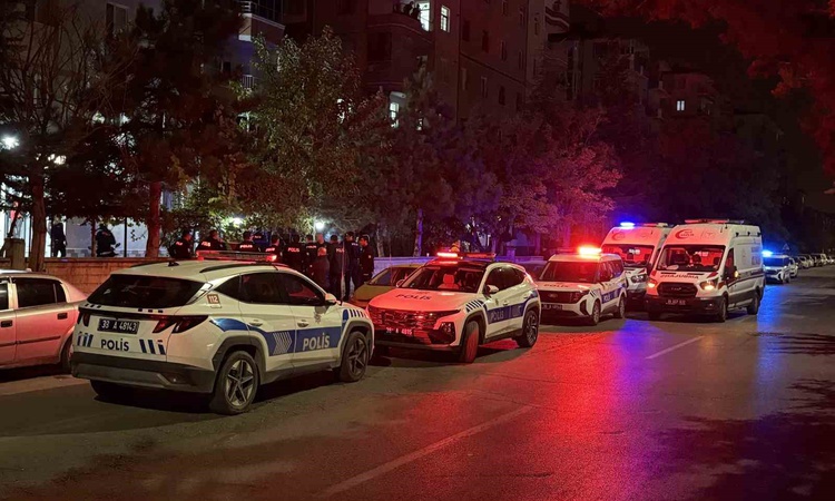 Kritik Açıklama: Kayseri Melikgazi'de babasını bıçaklayarak öldüren şahıs intihara kalkıştı