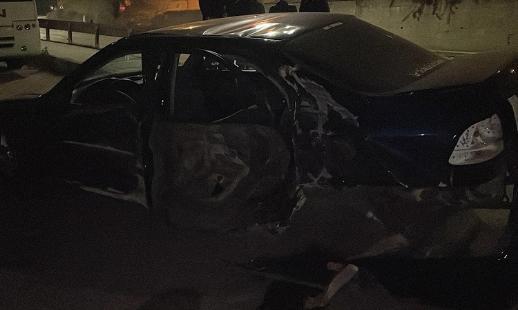 Kritik Açıklama: Kayseri Melikgazi'de yeni alınan otomobil kaza yaptı, 3 kişi yaralandı ve Merak Edilenler