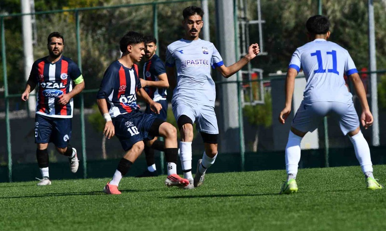 Kritik Açıklama: Kayseri Süper Amatör Küme'de Kocasinan Ülküspor Amaratspor'u 4-2 yenip sezona resmen start al