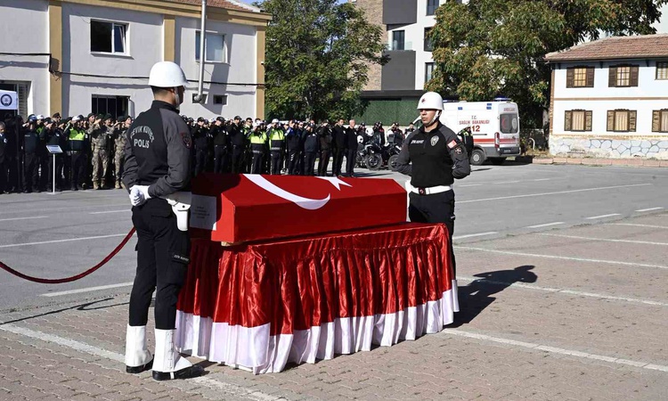 Kritik Açıklama: Kaza sonrası ölen polis Ahmet Sami Kılıçkaya için Kayseri'de tören düzenlendi ve Merak Edilen