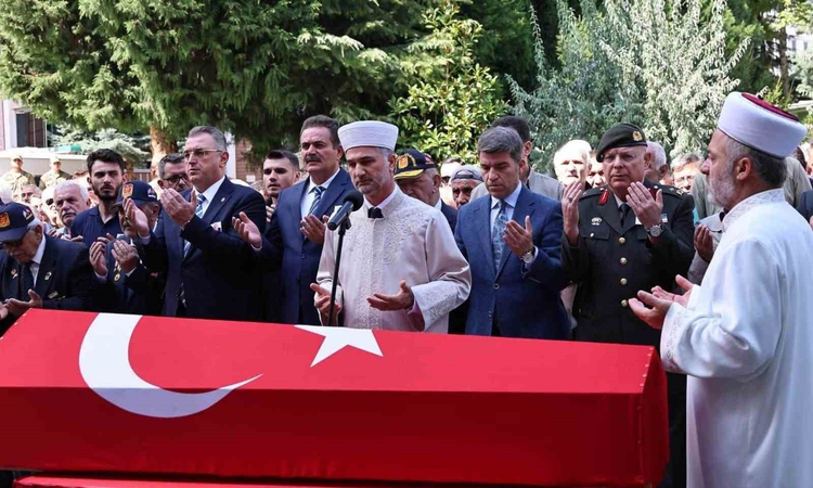 Kritik Açıklama: Kıbrıs Gazisi Bahattin Şen, Amasya'da Tekirdede Mezarlığına defnedildi ve Merak Edilenler