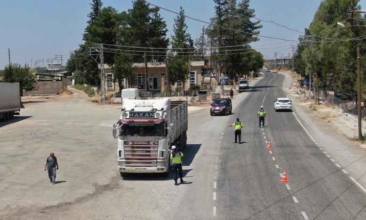 Kritik Açıklama: Kilis'te jandarma dronla trafik denetimi yaptı, ağır tonajlı araçlar da denetlendi - Son Daki