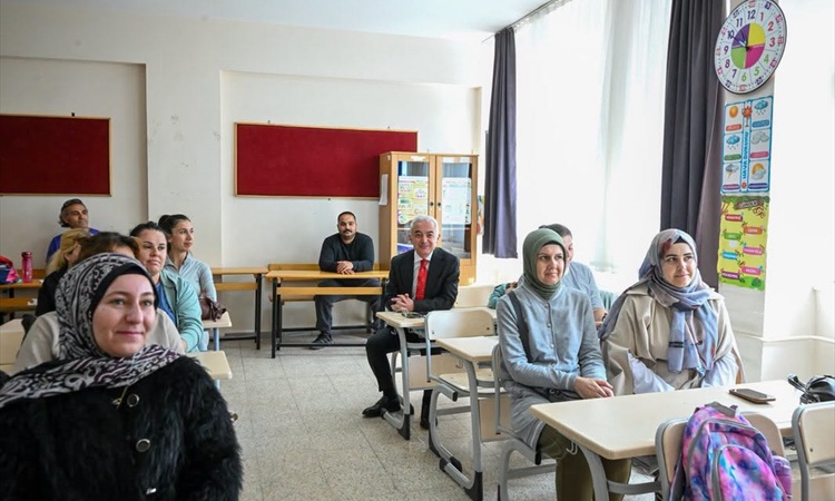 Kritik Açıklama: Kırklareli Valisi Turan, Mustafa Dalcalı ve Vali Faik Üstün ilkokullarına gitti ve Merak Edil