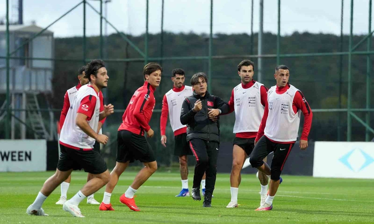 Kritik Açıklama: Kocaeli'de Fransa ile karşılaşacak A Milli Futbol Takımı basına kapalı idman yaptı: Gelişmele